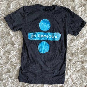 Official Ed Sheeran Divide tour merchandise, size small